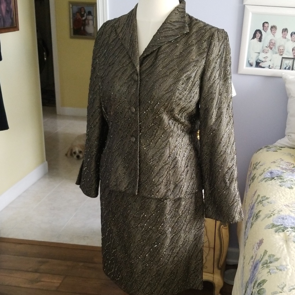 Carmen Marc Valvo Dress suit